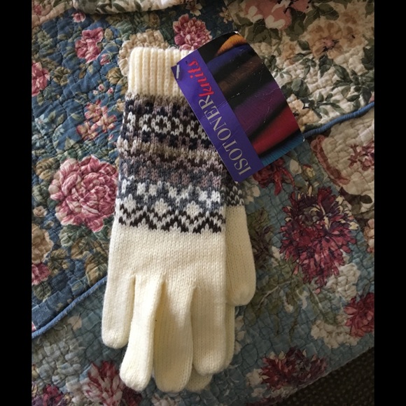 isotoner Accessories - Isotoner gloves for women NWT isotoner Accessories - Isotoner gloves for women NWT